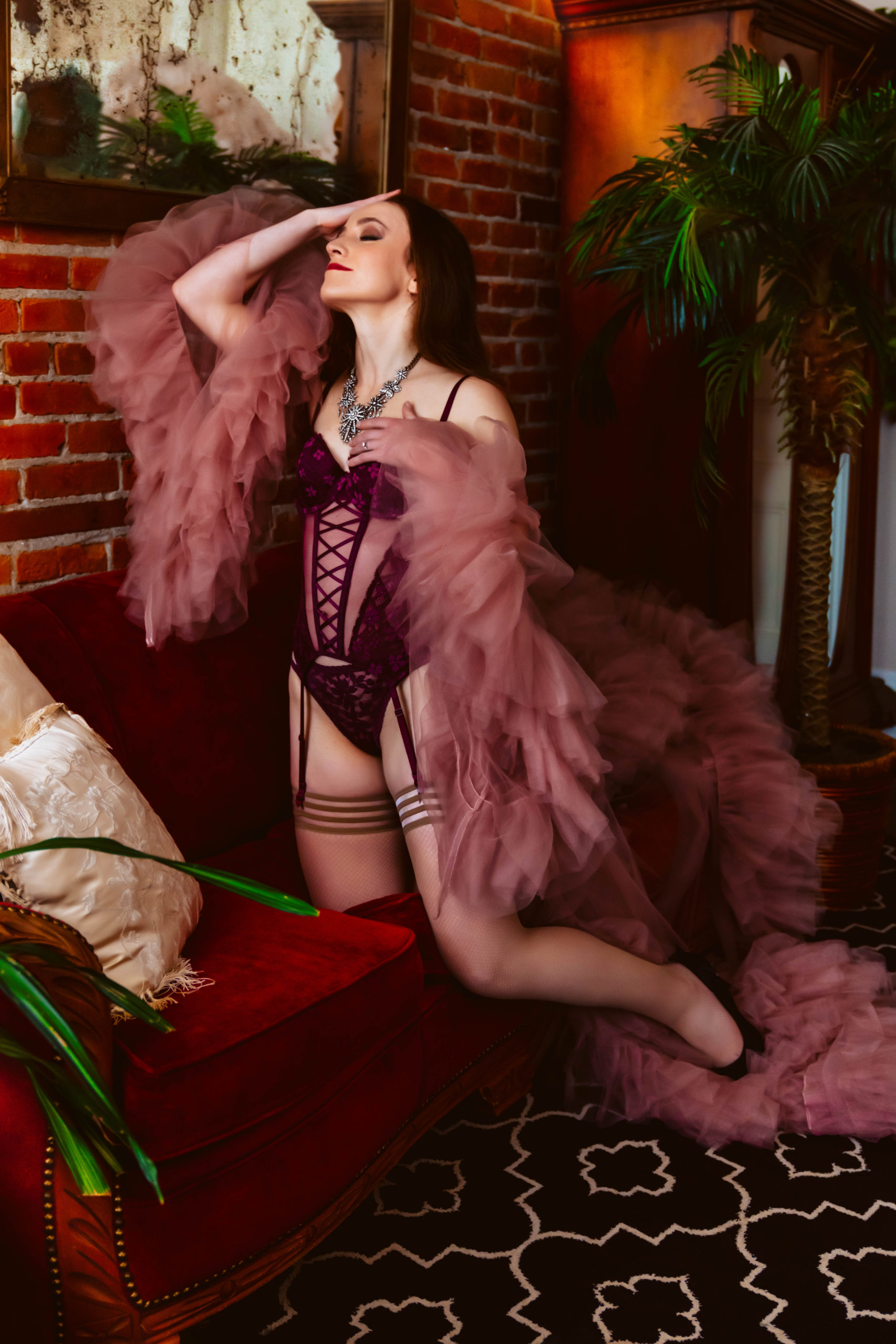 meet mini session boudoir glam gorgeous womxn woman sensual Seattle Snohomish