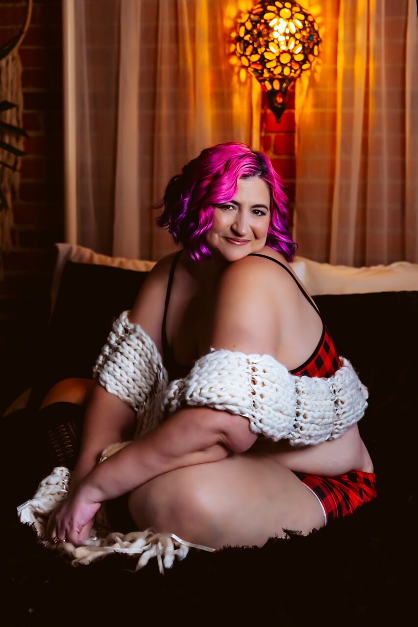 Empowering boudoir portrait experience for plus size women